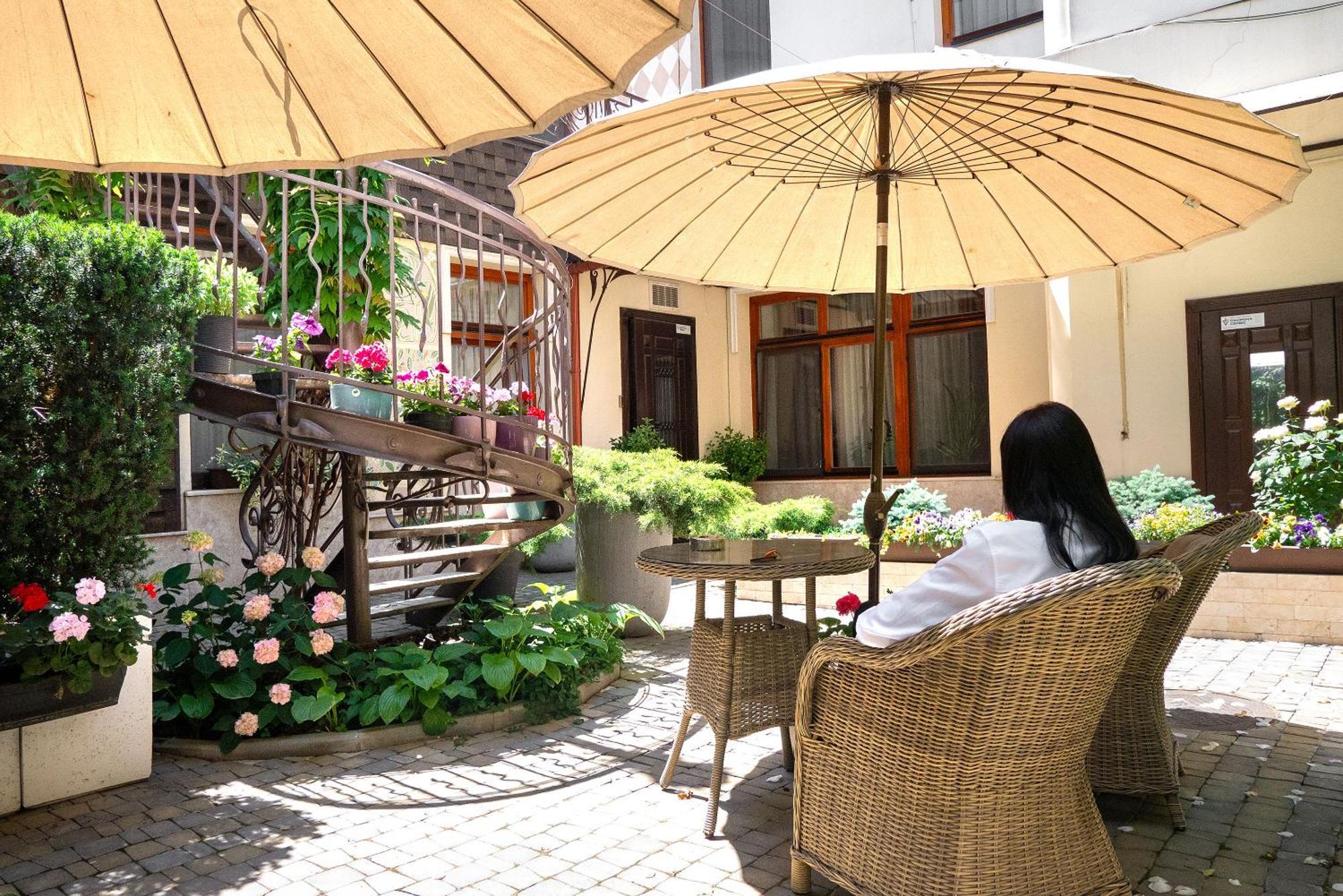Shato Luxe Odesa Exterior foto